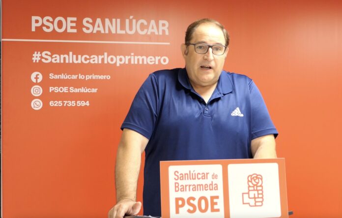 El concejal socialista Félix Sabio, en rueda de prensa. / PSOE