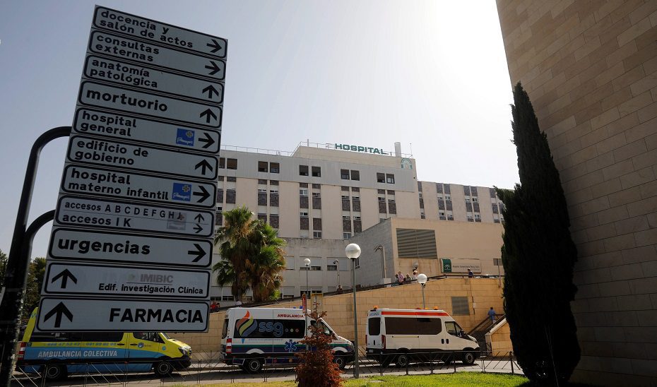 Evacuado en helicóptero al hospital tras ser atropellado por la rueda de un tractor en Rute