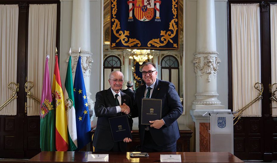 Junta y Ayuntamiento de Málaga firman un convenio de colaboración para coordinar el control de viviendas de uso turístico