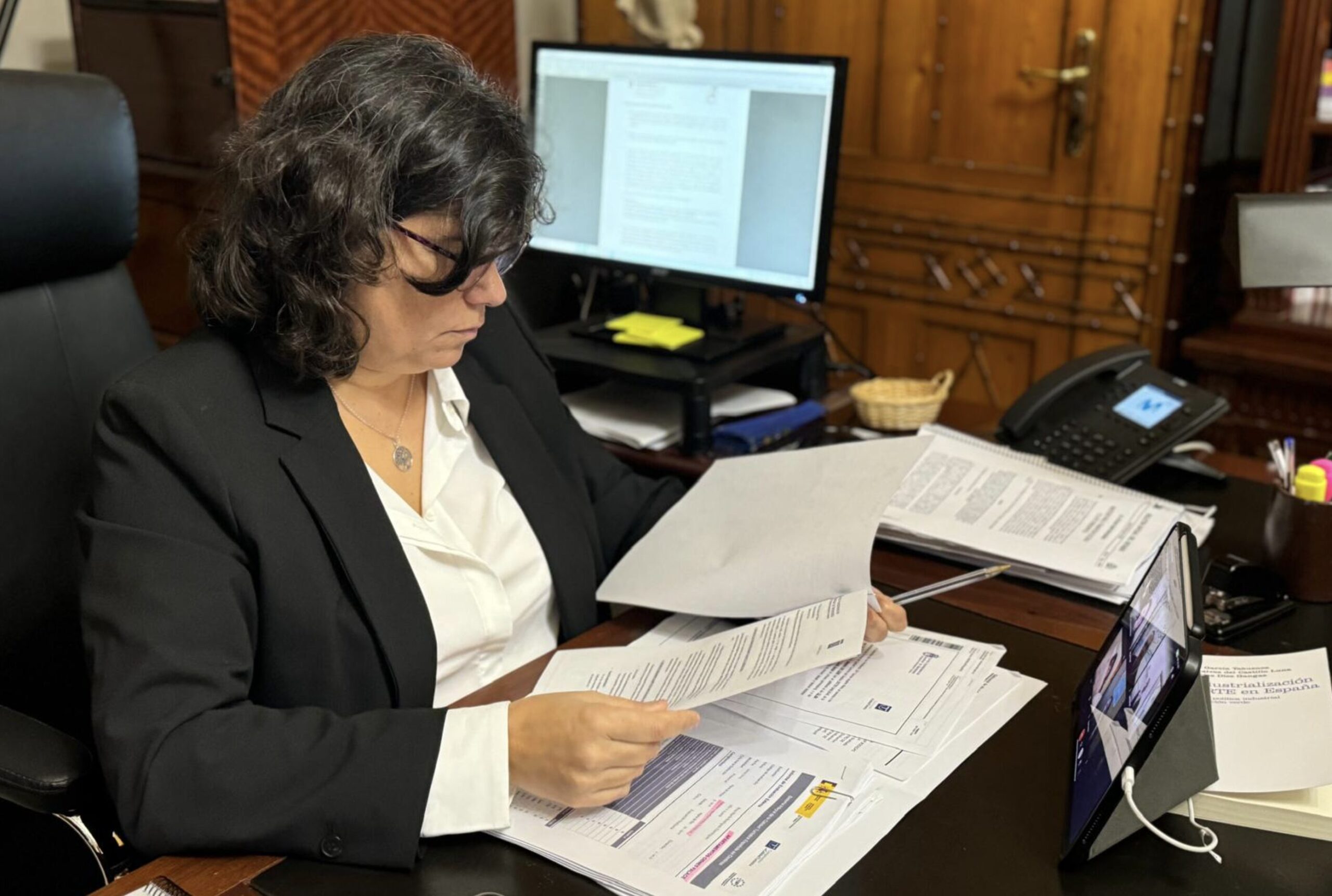 Carmen Álvarez ve una "urgente necesidad" regular las más de 1.400 viviendas turísticas que operan en Sanlúcar