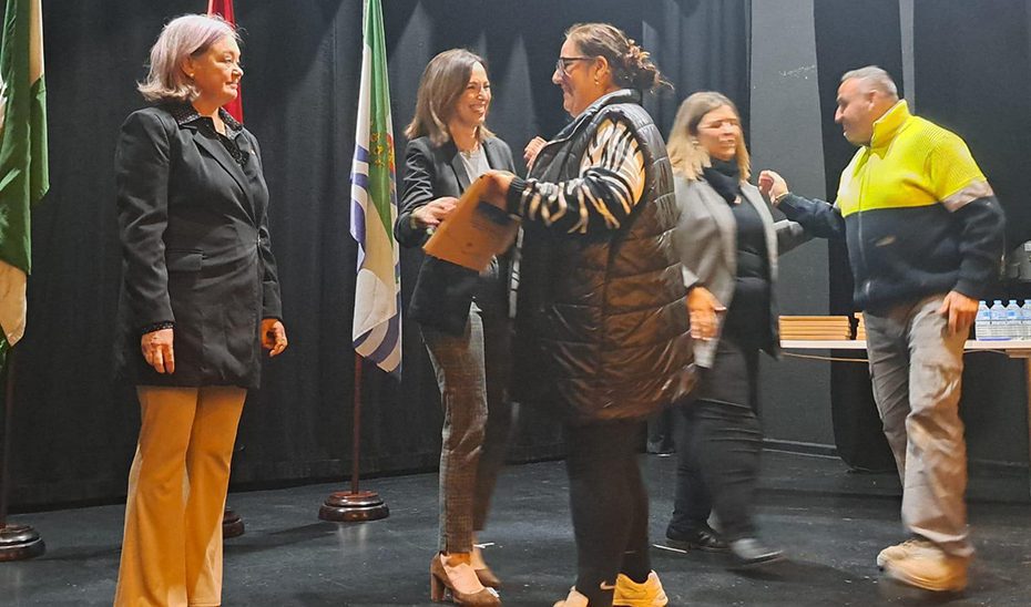 28 familias reciben las llaves de viviendas protegidas en régimen especial en Conil de la Frontera