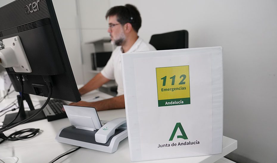 Una mujer trasladada al hospital tras producirse un incendio en el garaje de una casa en Algeciras
