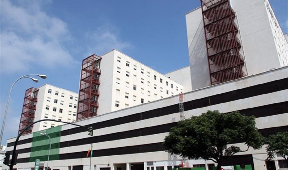 Herido por quemaduras un hombre de 70 años en un incendio de vivienda en Cádiz
