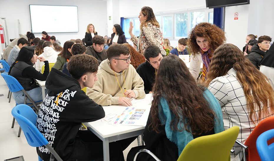 Andalucía fomenta el emprendimiento en 52.000 personas con 2.100 actuaciones en 2024