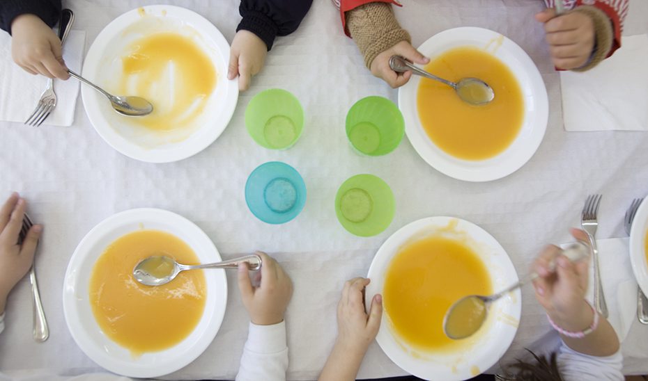 Los comedores escolares servirán este curso más de 5,6 millones de kilos de productos ecológicos