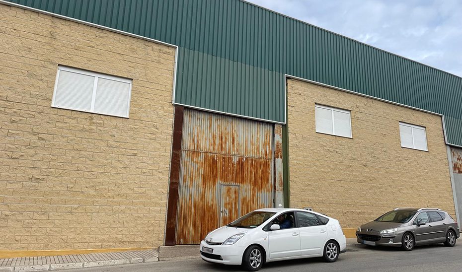 Cedidos un edificio y seis naves industriales al Ayuntamiento de Baeza para usos sociales