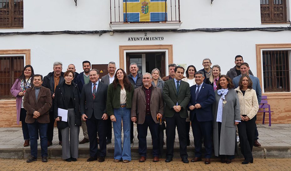 La Junta destina casi 354.000 euros a 13 pequeños municipios para equipamientos y servicios que permitan fijar la población