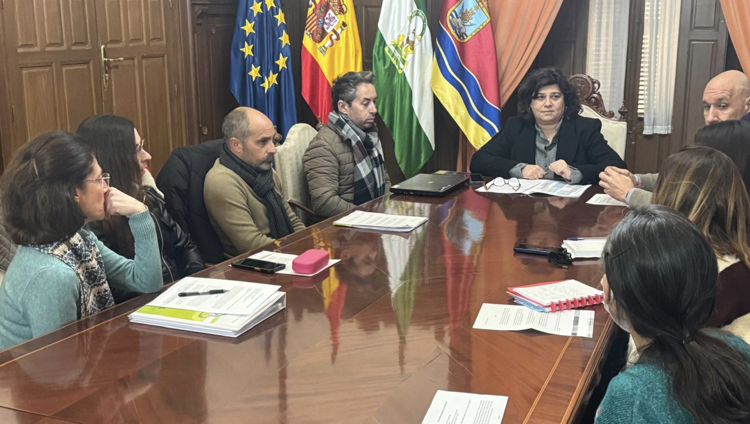 Carmen Álvarez aborda la equiparación salarial con los trabajadores de los programas Experiencias Profesionales para el Empleo (EPEs) y Gestiona