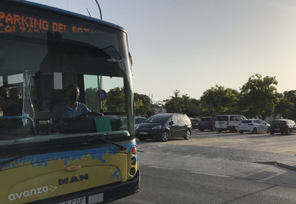 LA ALCALDESA LAMENTA QUE EL PP, VOX Y JUNTS IMPIDAN MANTENER LA BONIFICACIÓN DEL 50% EN LAS TARIFAS DE LOS AUTOBUSES URBANOS