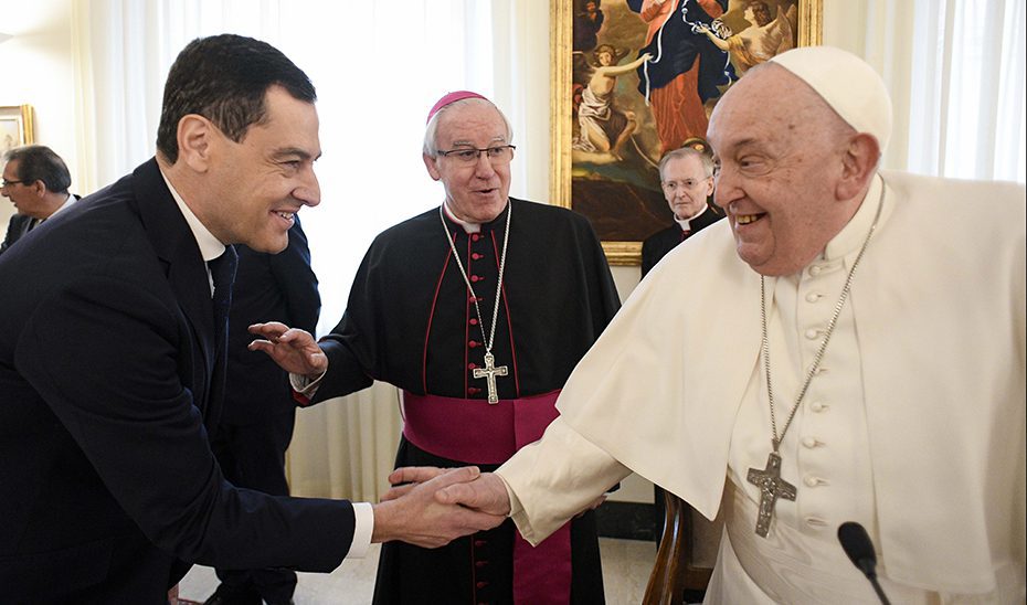 Moreno tras su audiencia con el Papa en Roma: “Andalucía es epicentro y capital de la pasión popular en el mundo”