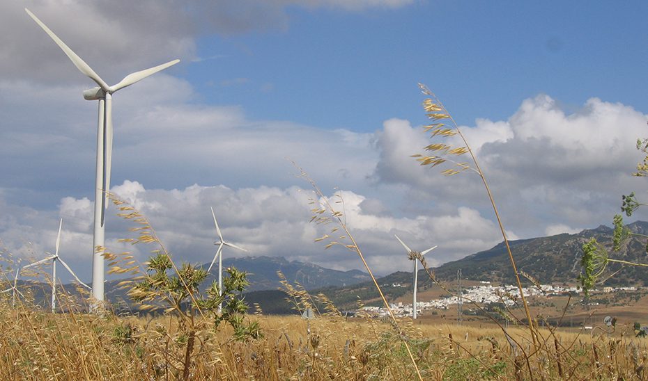 La Junta revisa al alza sus objetivos de energías renovables en Andalucía para el año 2030