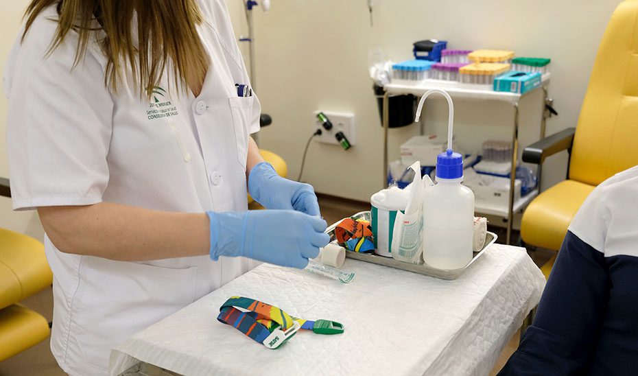 La ratio de enfermeras en Andalucía se eleva hasta 5,51 con 8.000 profesionales más desde 2018