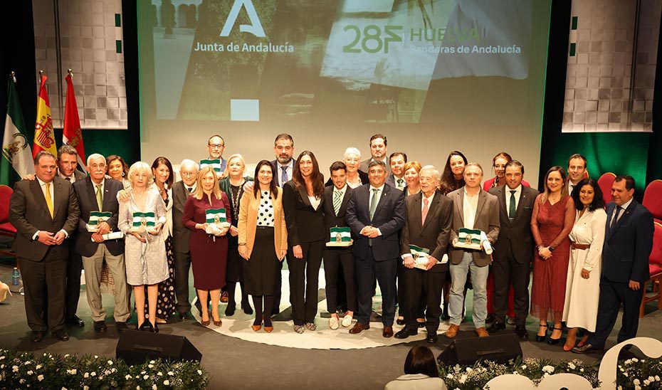 Las Banderas de Andalucía reconocen el potencial y valores de la provincia de Huelva para que “esta tierra avance”