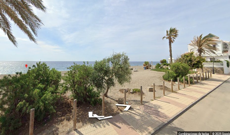 Hallan el cuerpo sin vida de un varón en la playa de Calahonda en Motril