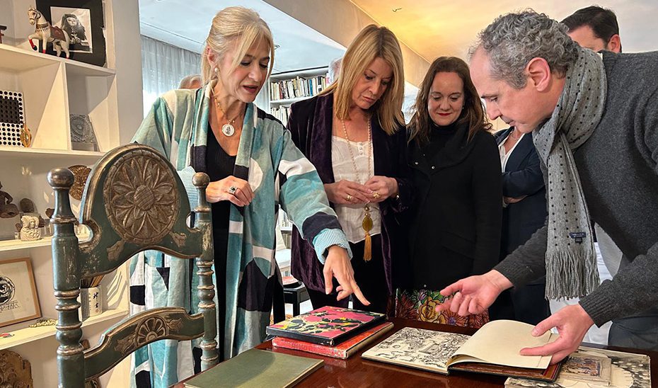 La Junta formaliza la llegada del legado del pintor José Caballero a Andalucía, que se exhibirá en Huelva