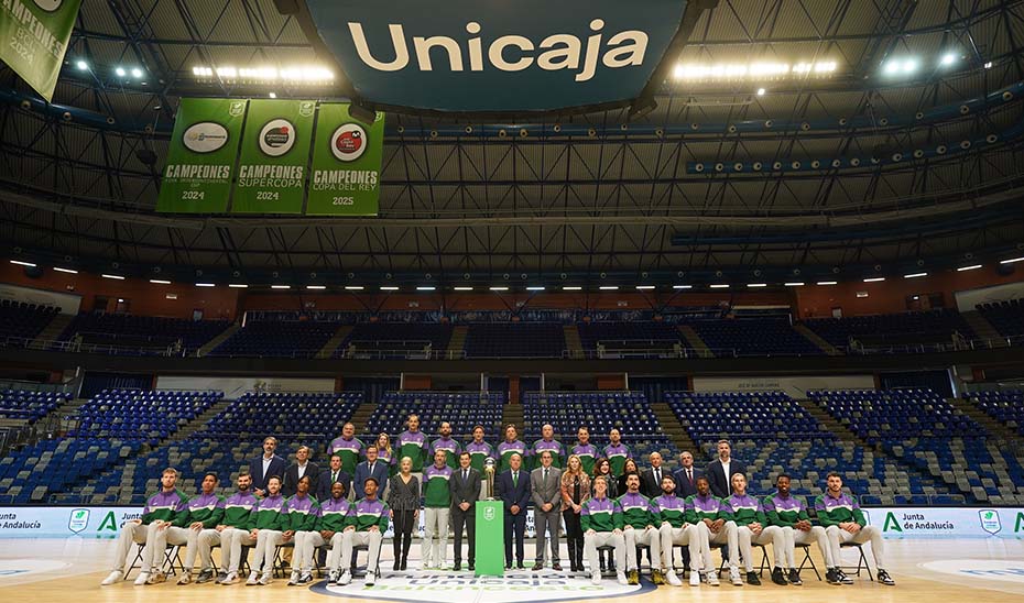 Moreno al Unicaja Baloncesto: “Estáis haciendo historia en Andalucía, en España y Europa”