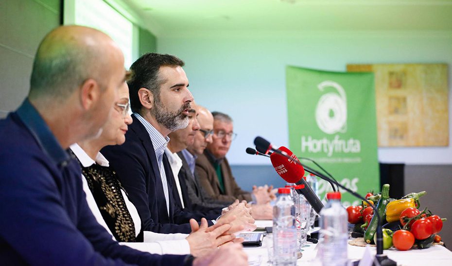 Junta y Hortyfruta planean un convenio para mejorar la competitividad del sector hortofrutícola andaluz