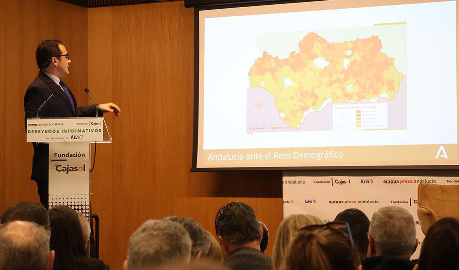 Andalucía aspira a alcanzar los 10 millones de habitantes en 2050 y subir el PIB a la media nacional
