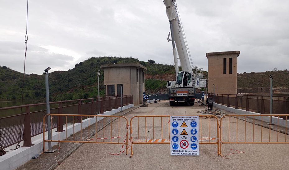 La Junta realiza obras en el embalse de Casasola para mejorar el control del caudal  en el río Campanillas