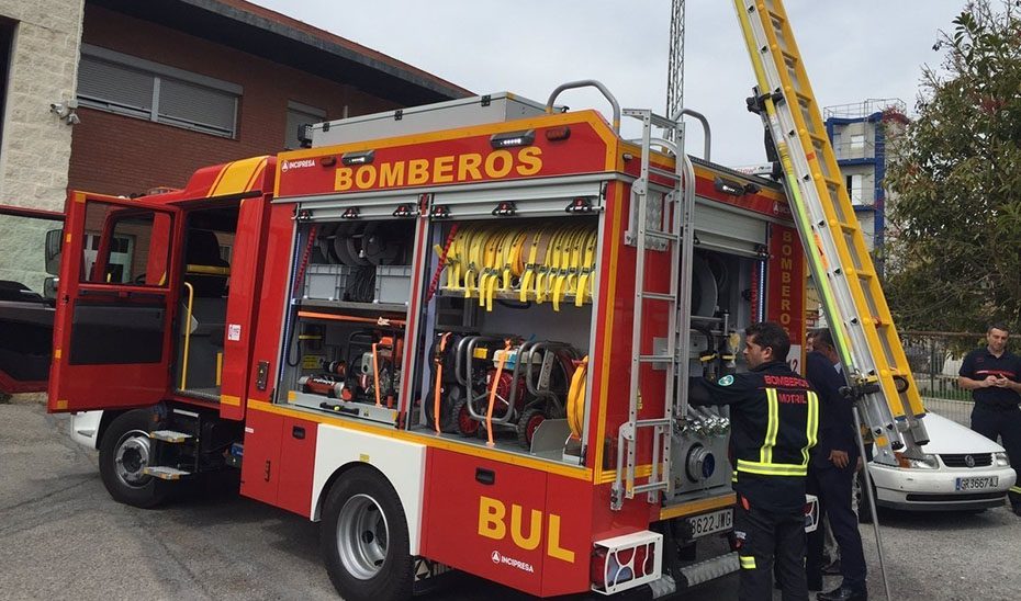 Rescatan a siete personas, entre ellas tres menores, tras el incendio de una casa en Huétor Tájar