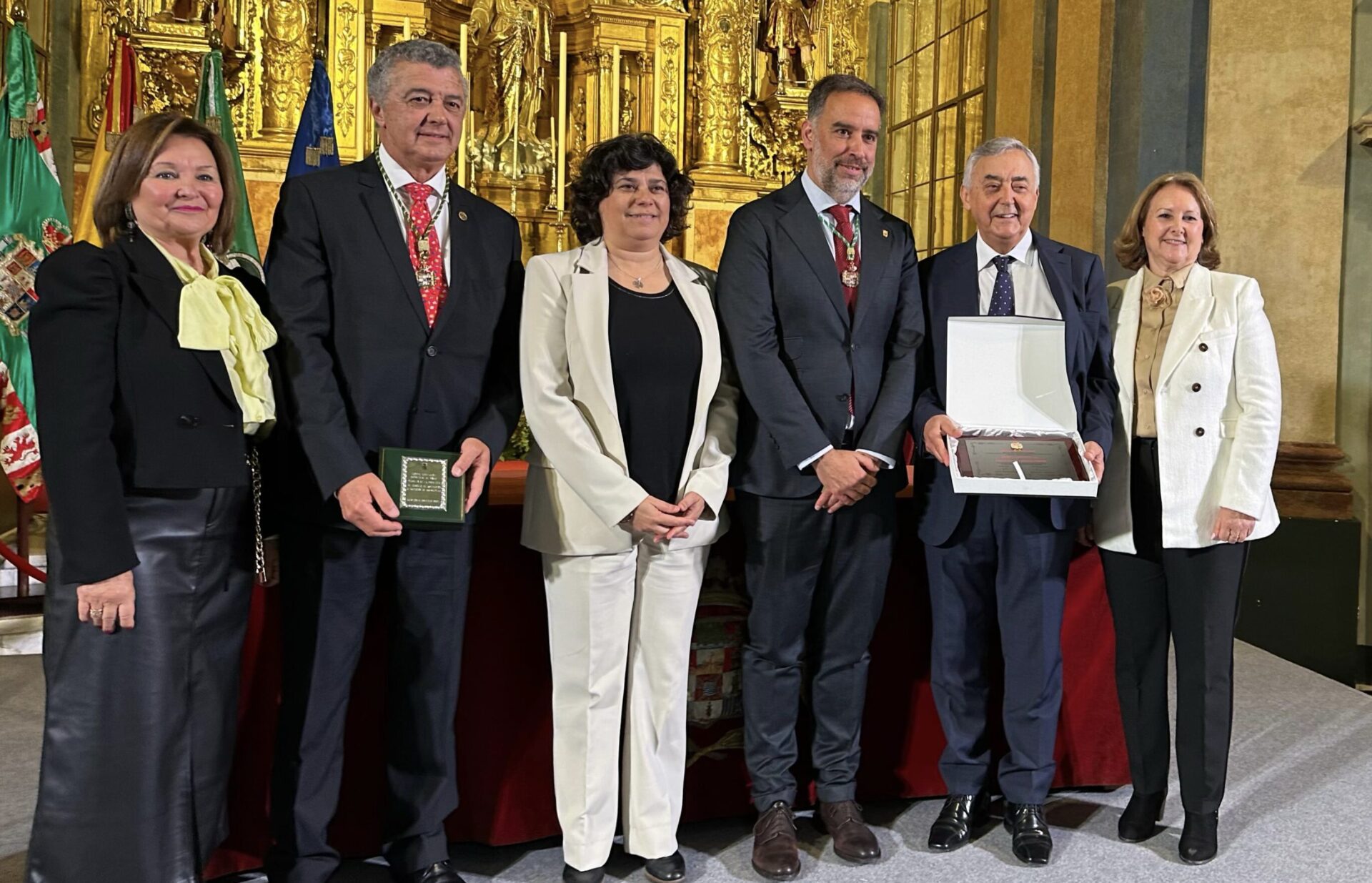 El Círculo de Artesanos de Sanlúcar recibe la Medalla de la Provincia de Cádiz