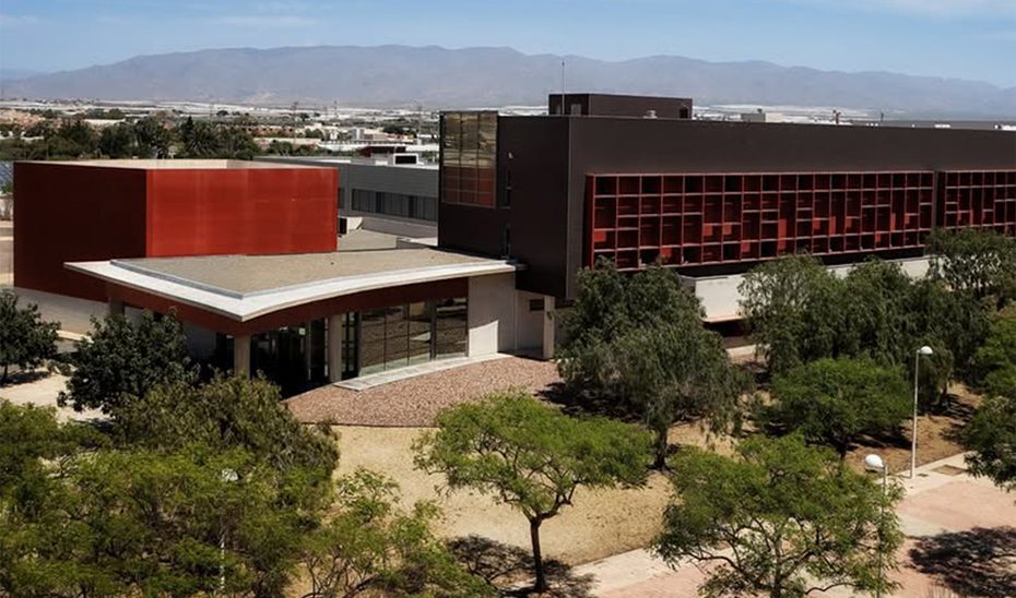 Andalucía cuenta en este curso universitario con un 30% más de plazas públicas de Medicina