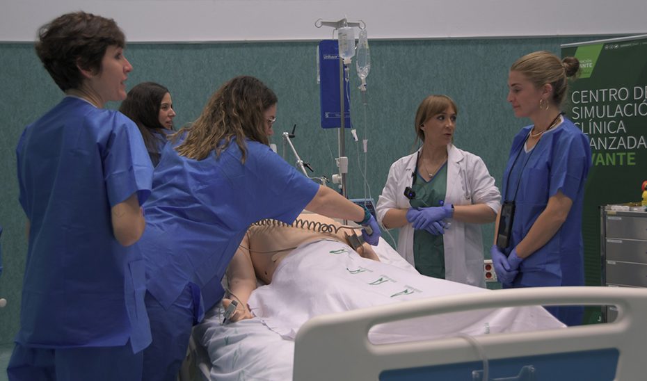 Salud recrea en su centro de simulación situaciones realistas de trasplantes de órganos para formar a MIR españoles