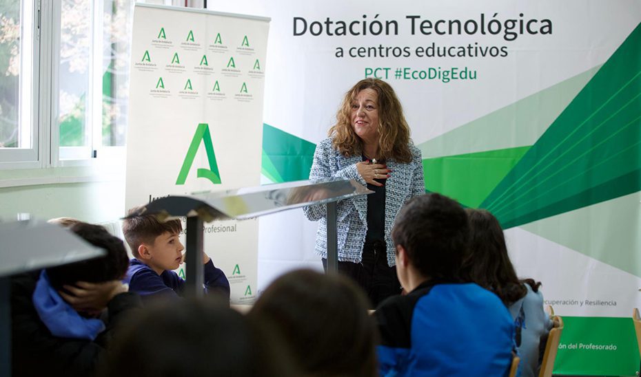Comienza la instalación de más de 59.400 Aulas Digitales Interactivas en centros docentes de toda Andalucía