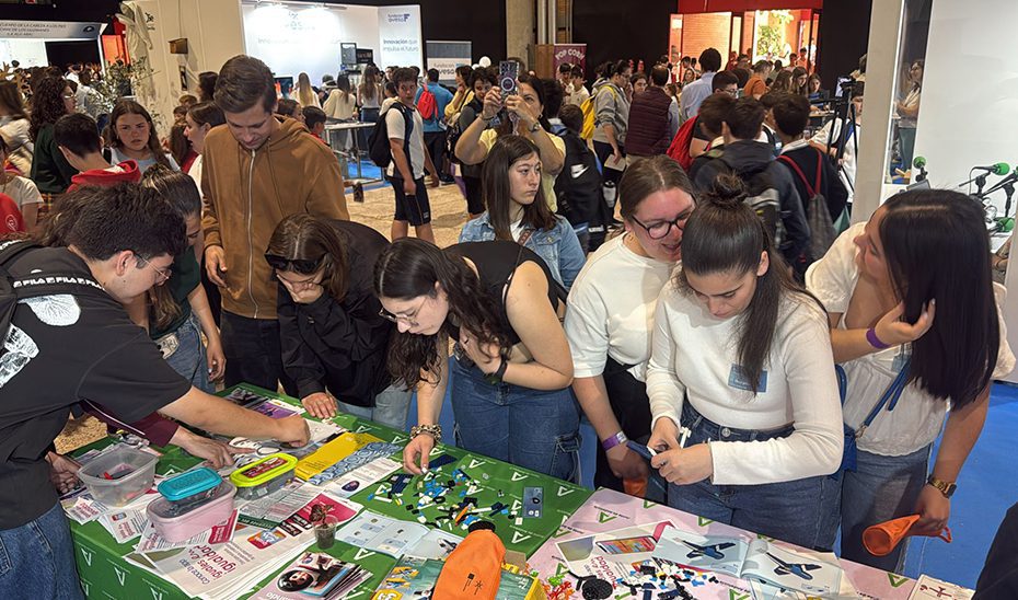1745580949419feriaCienciaEst.jpg Más de 1.300 personas visitan el ‘stand’ de la Consejería de Inclusión Social en la Feria de la Ciencia