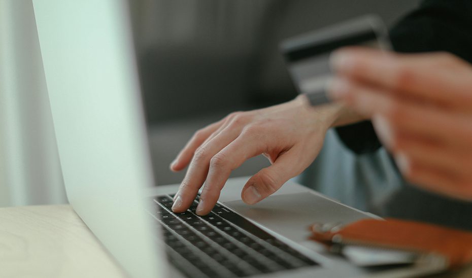 Consumo recuerda que existe un plazo de 13 meses para notificar a los bancos los pagos no autorizados