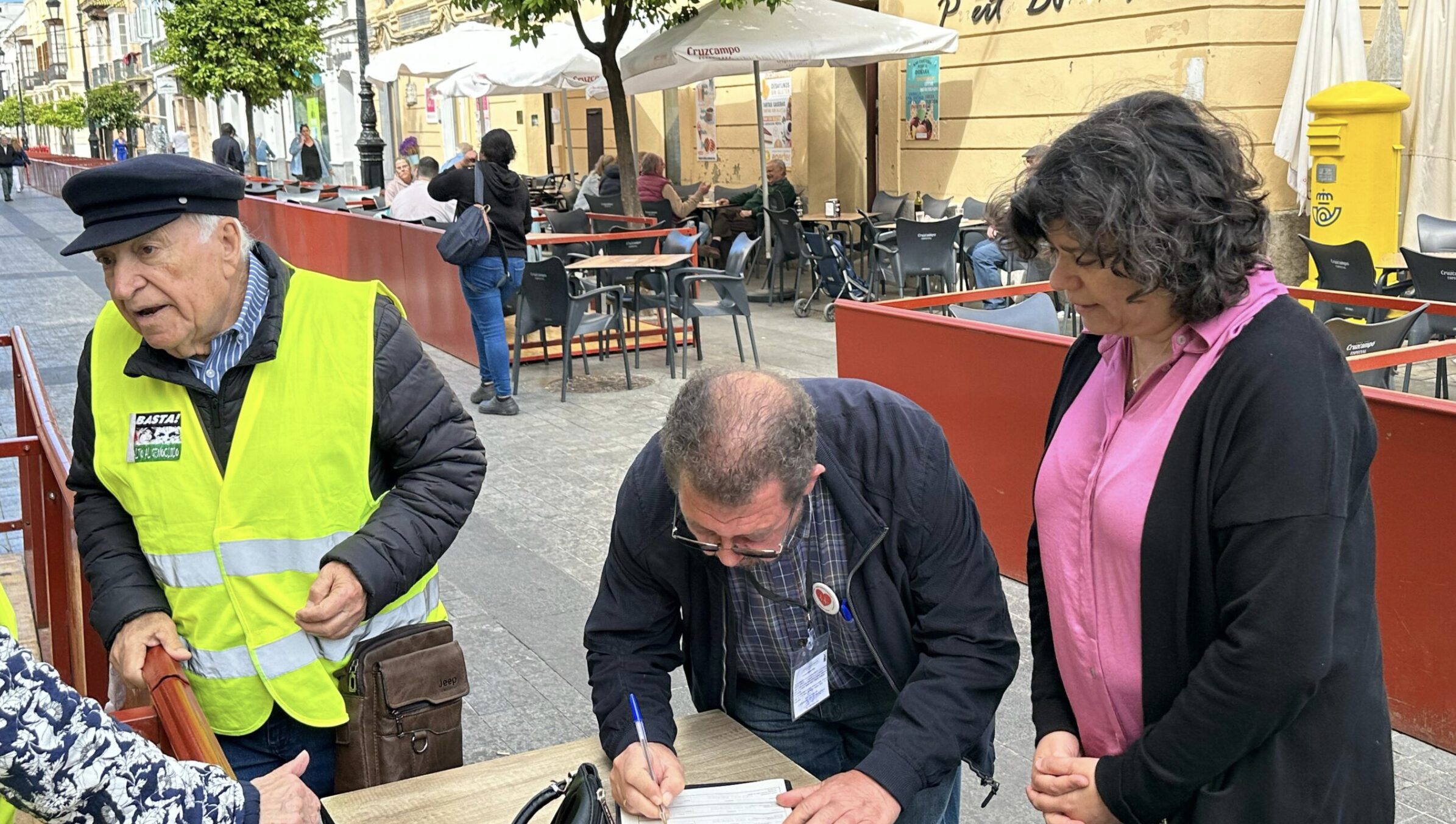 Álvarez muestra su apoyo a la Iniciativa Legislativa Popular en defensa de las pensiones