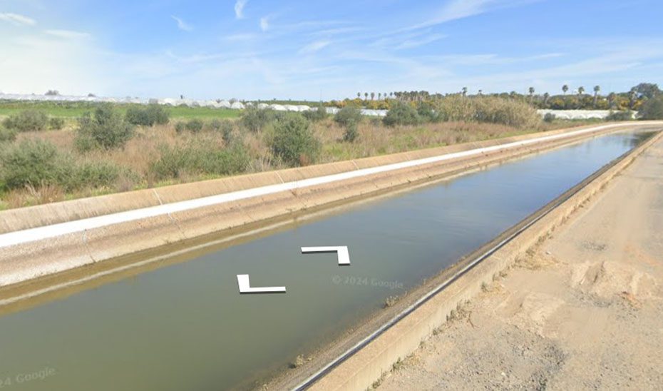 Encuentran a tres hombres fallecidos en el interior de un coche caído a un canal en Cartaya
