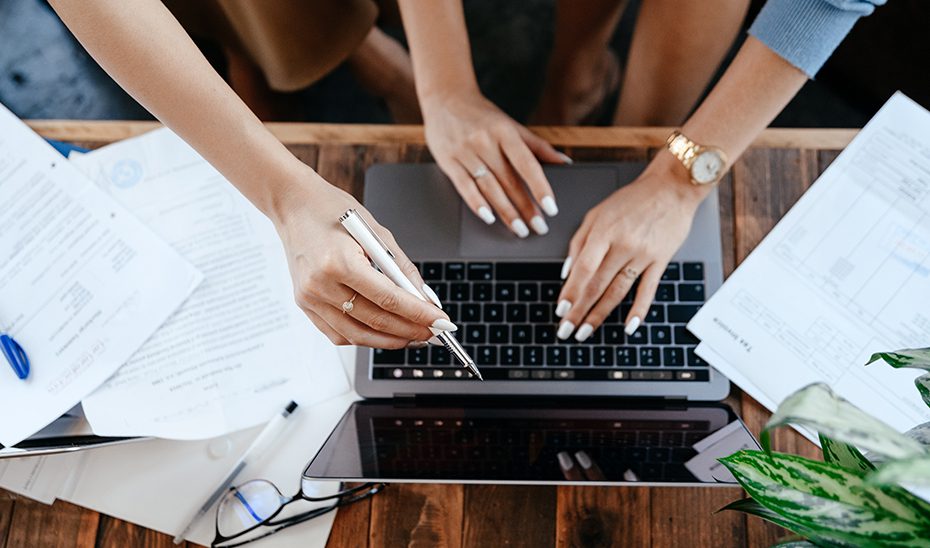 El número de empresas andaluzas inscritas en la Seguridad Social aumentó en abril un 0,6% frente al estancamiento del conjunto de España