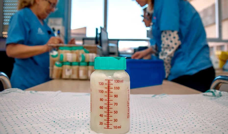 Los hospitales andaluces reciben la donación de más de 21.000 litros de leche materna desde su creación
