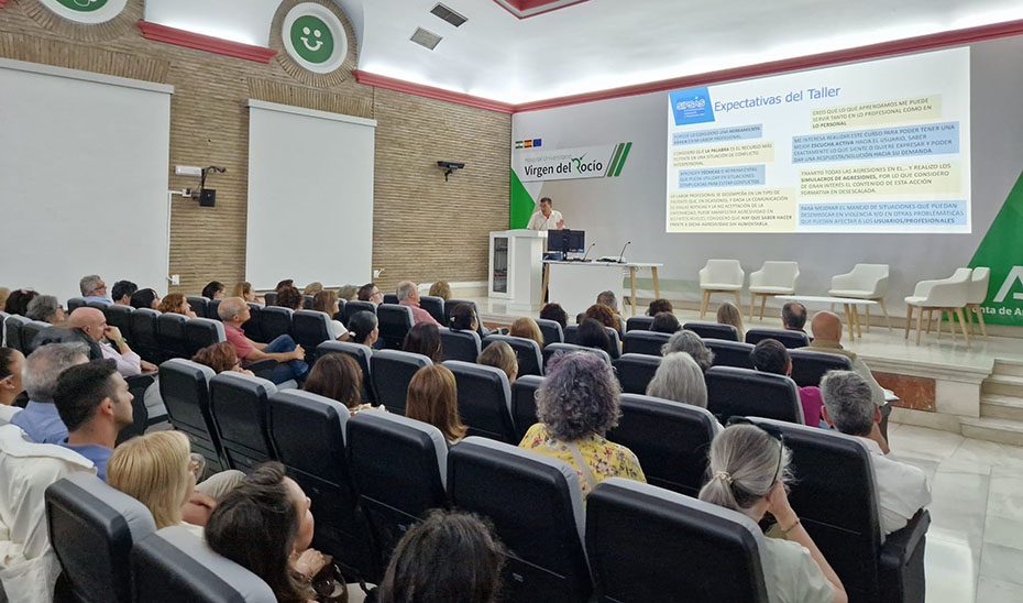 El SAS inicia una formación pionera en desescalada verbal para prevenir agresiones a profesionales