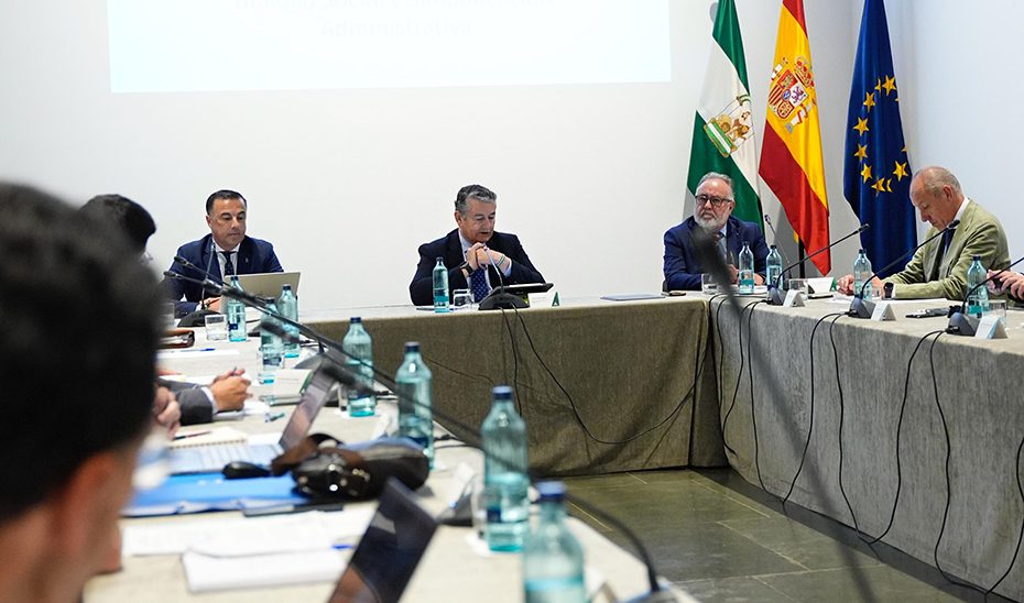 La Junta inicia la elaboración del decreto de uniformidad y medios de las policías locales