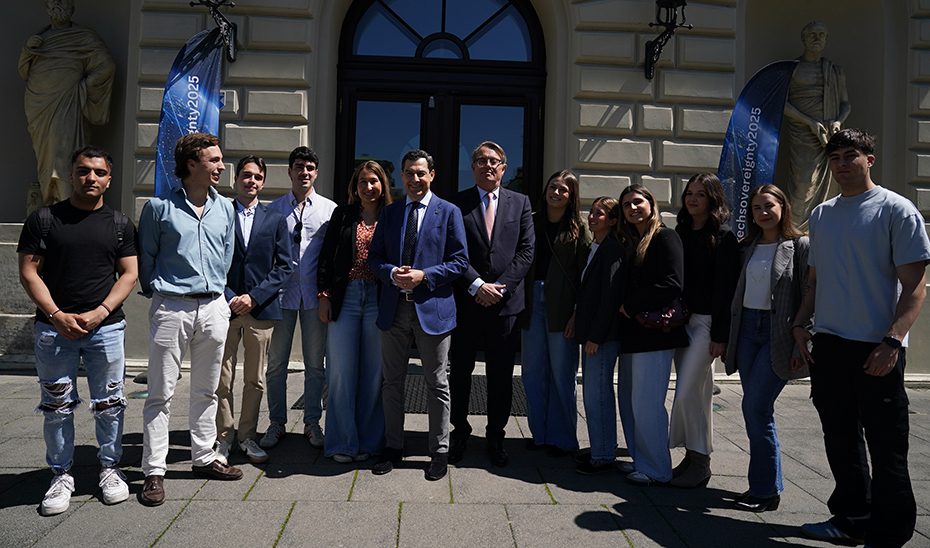 Moreno anuncia una nueva subida de un 5% del presupuesto del programa Erasmus+ para el próximo curso