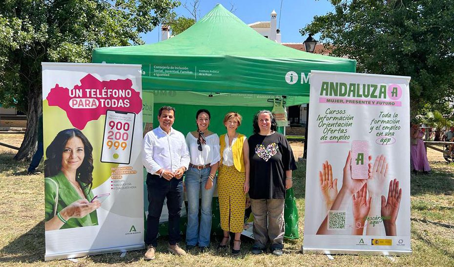 El punto InfoMujer de la Junta ofrece atención frente a la violencia de género y sexual durante el Rocío