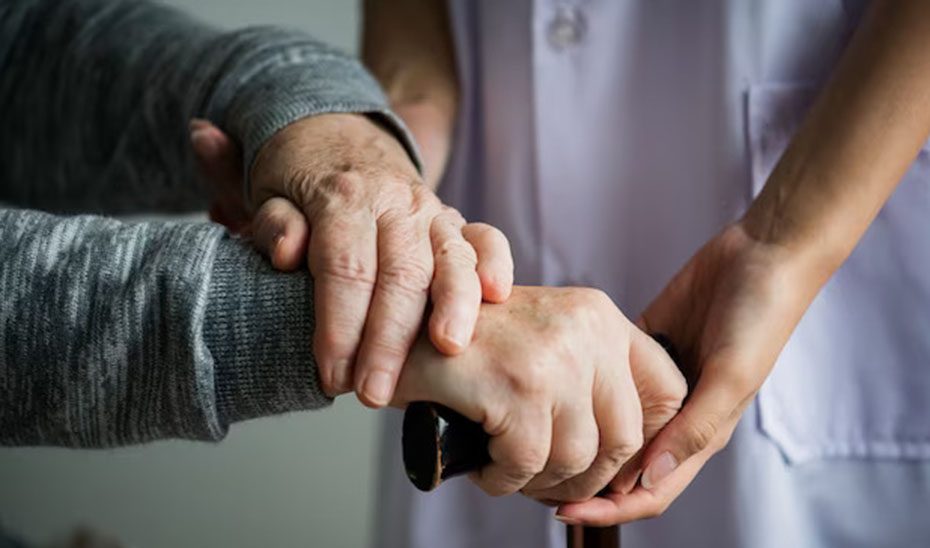 Andalucía mejora sus servicios sociales con el refuerzo de la ayuda a domicilio y la teleasistencia