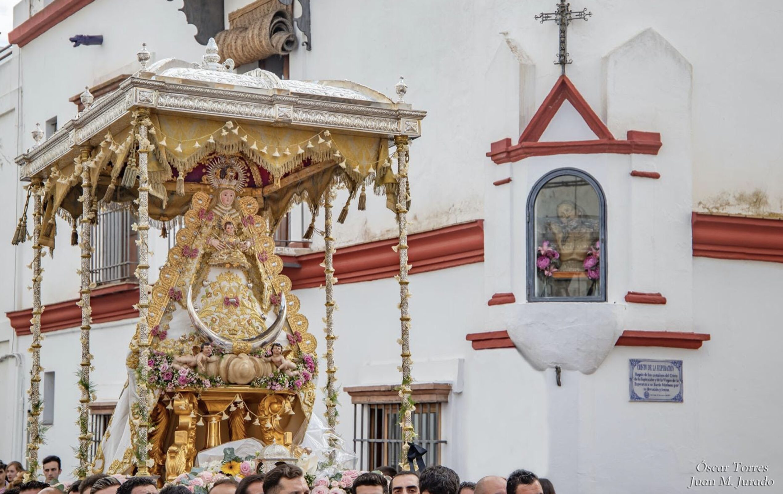 La Virgen del Rocío recorrerá las calles de Sanlúcar este sábado y pasará la noche en la Plaza de Toros