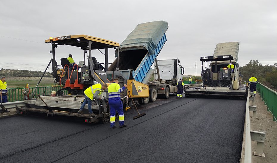 El Gobierno andaluz invierte dos millones de euros en proyectos de mejora de la red de carreteras