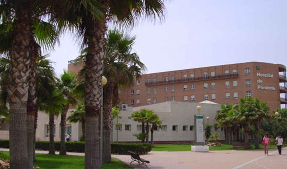 Tres menores resultan intoxicadas por humo en un incendio de vivienda en Roquetas de Mar