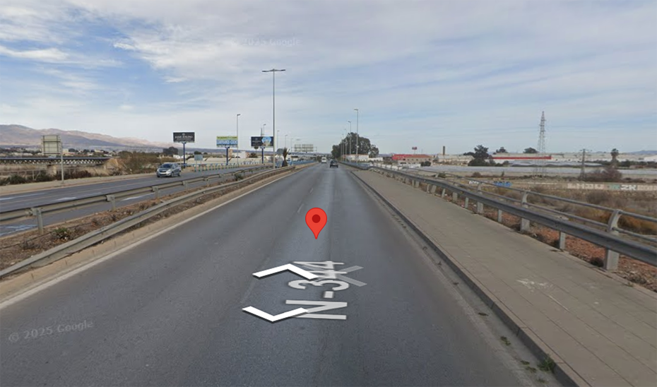 Muere al ser atropellado por un camión en Almería