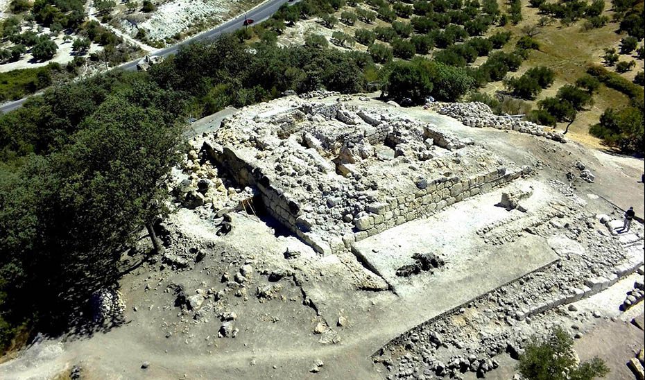 El yacimiento del Cerro de la Merced de Cabra, protegido como Bien de Interés Cultural