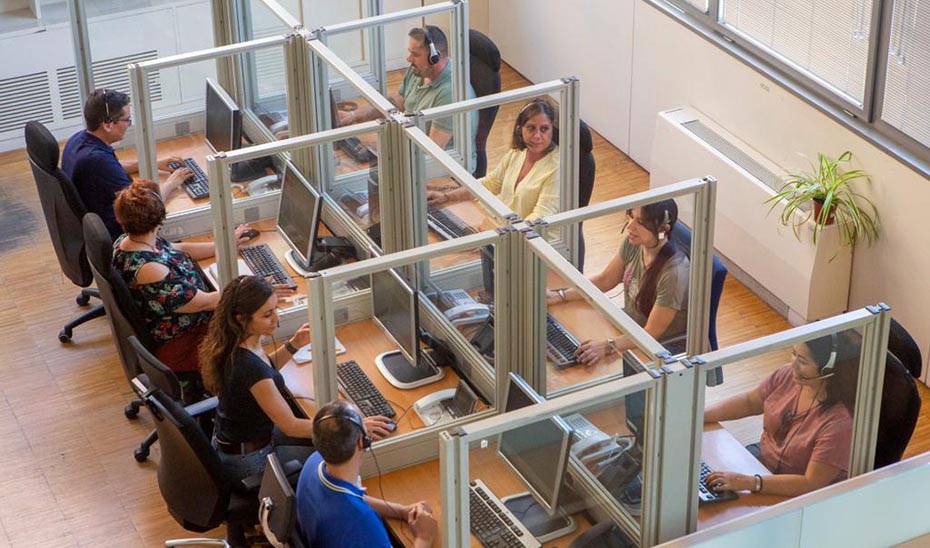 Andalucía amplía en 48 personas la plantilla del Servicio de Teleasistencia