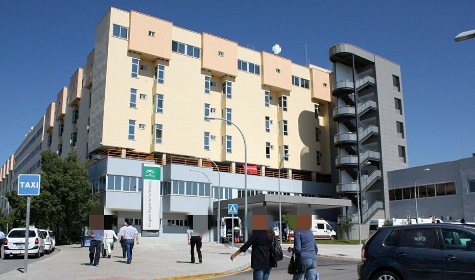 Herido grave un trabajador tras quedar atrapado bajo un torito en Málaga