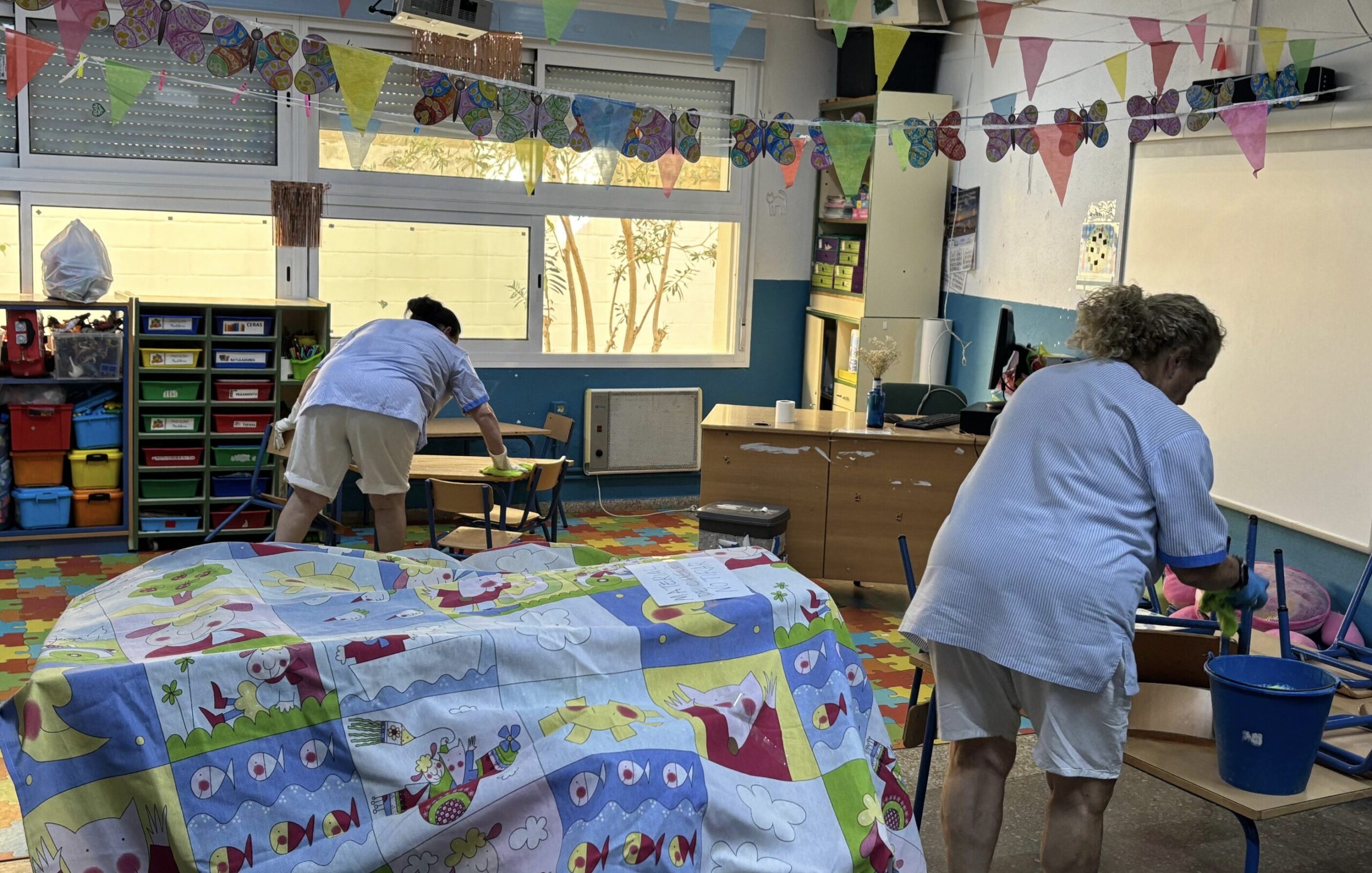 El Ayuntamiento inicia la limpieza de los colegios públicos de cara al nuevo curso escolar