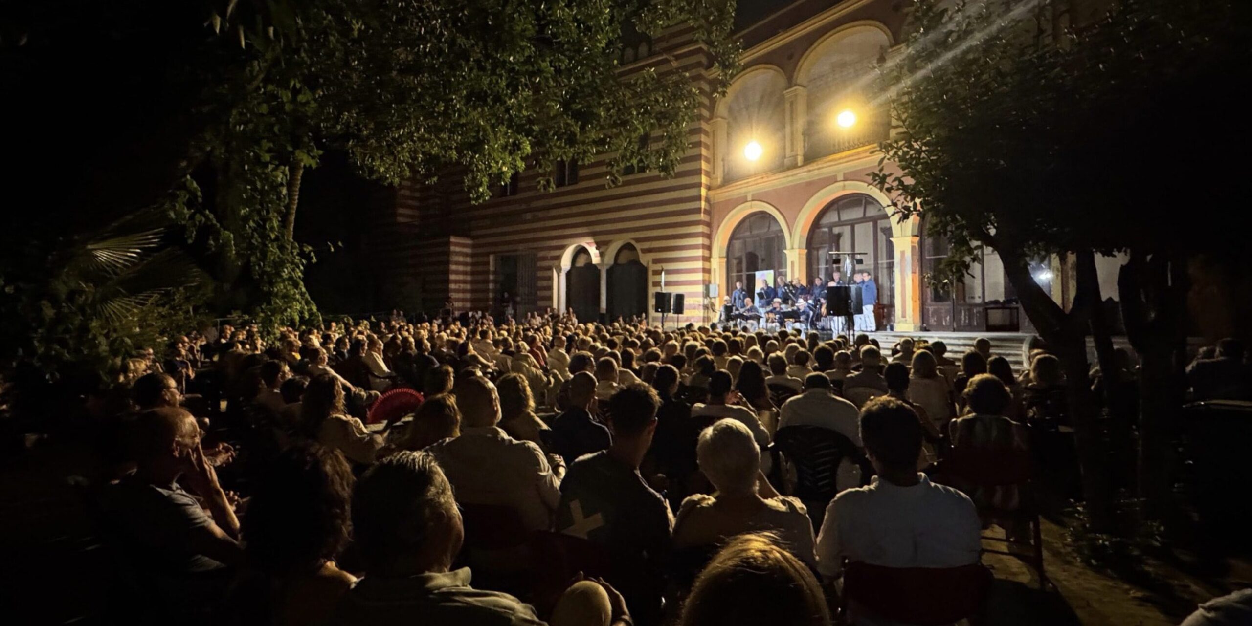 Las habaneras del Círculo de Artesanos reúnen a más de 600 personas en el Palacio Municipal