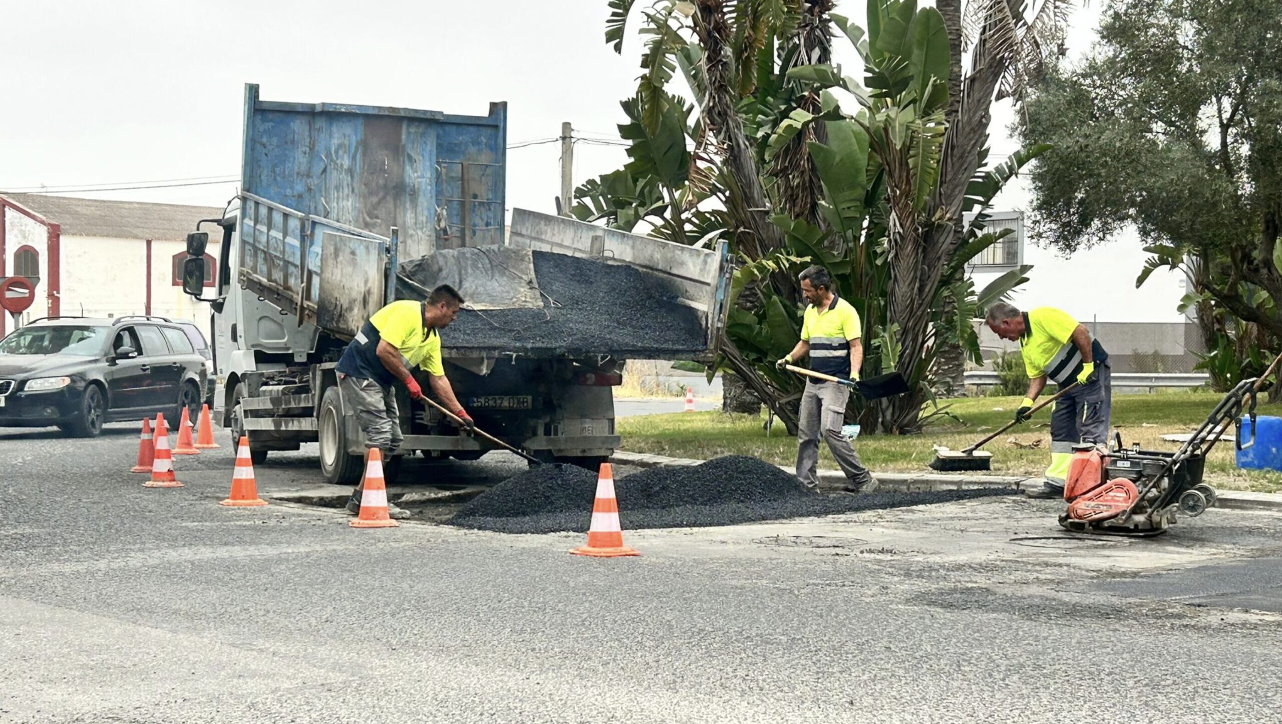 Reparaciones de baches y socavones en distintas zonas de Sanlúcar