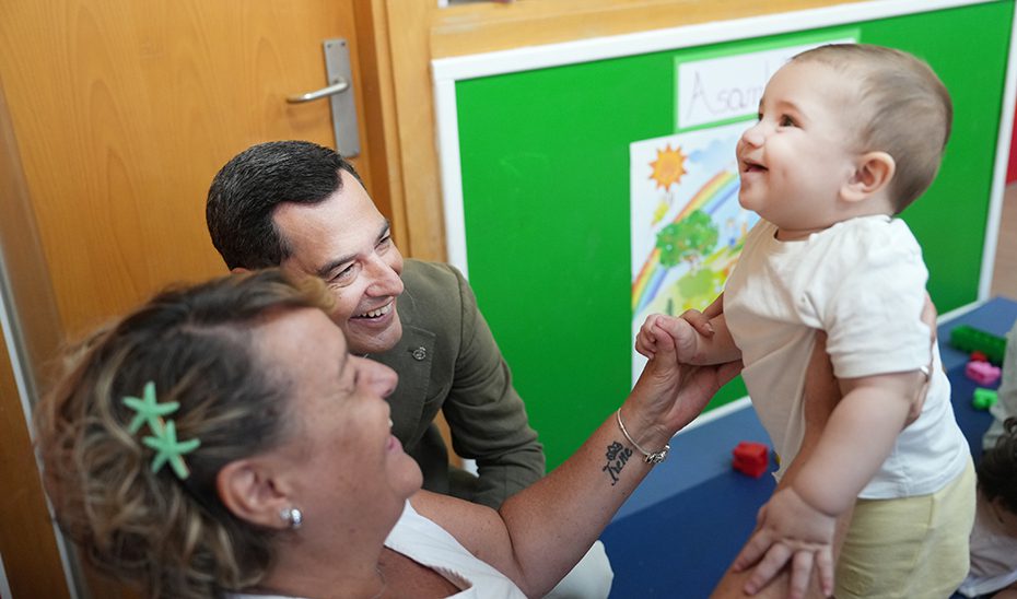 Moreno destaca que el 70% de las familias andaluzas con niños escolarizados de 0 a 3 años no tendrán que pagar nada por la educación este curso